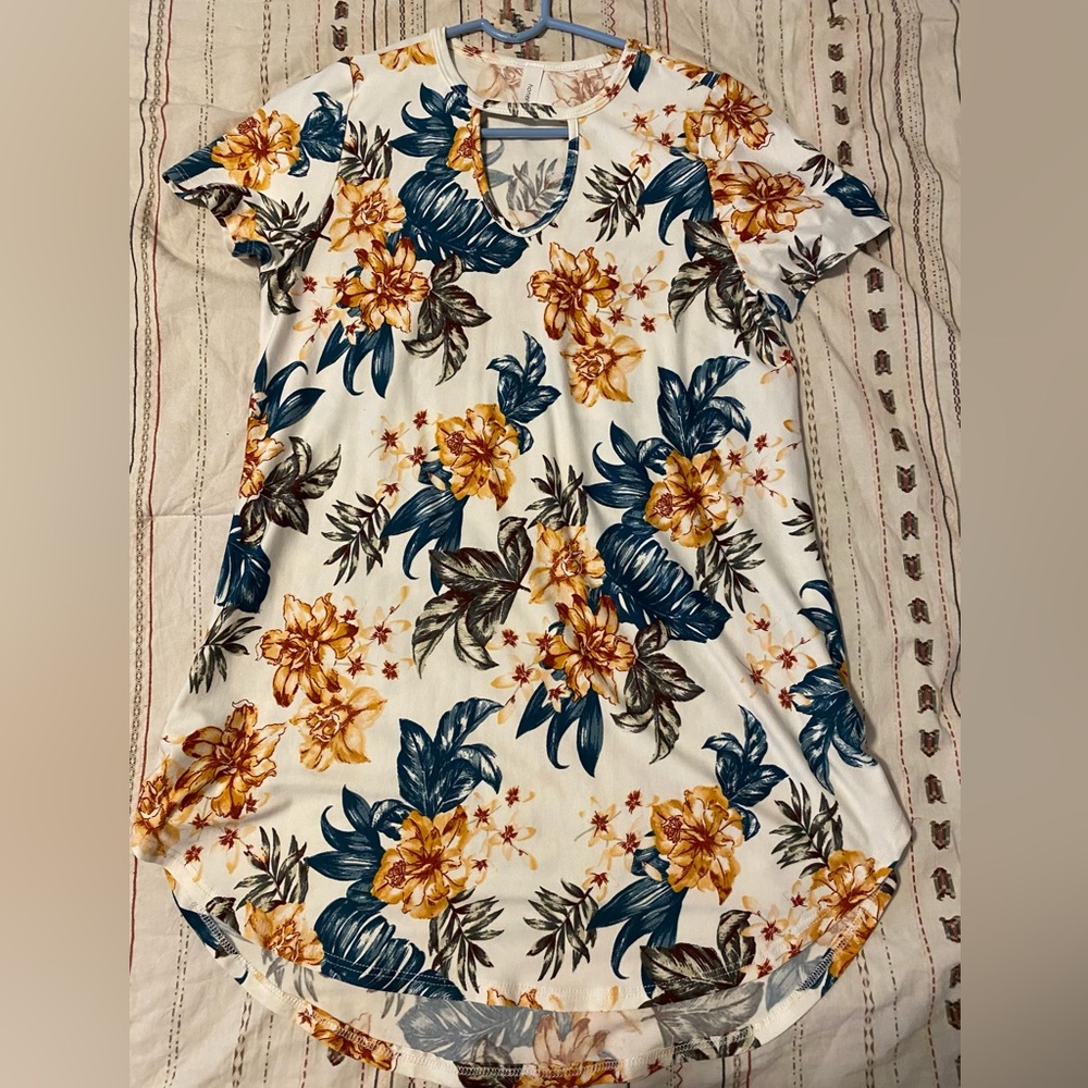 Honeyme Top, new never worn